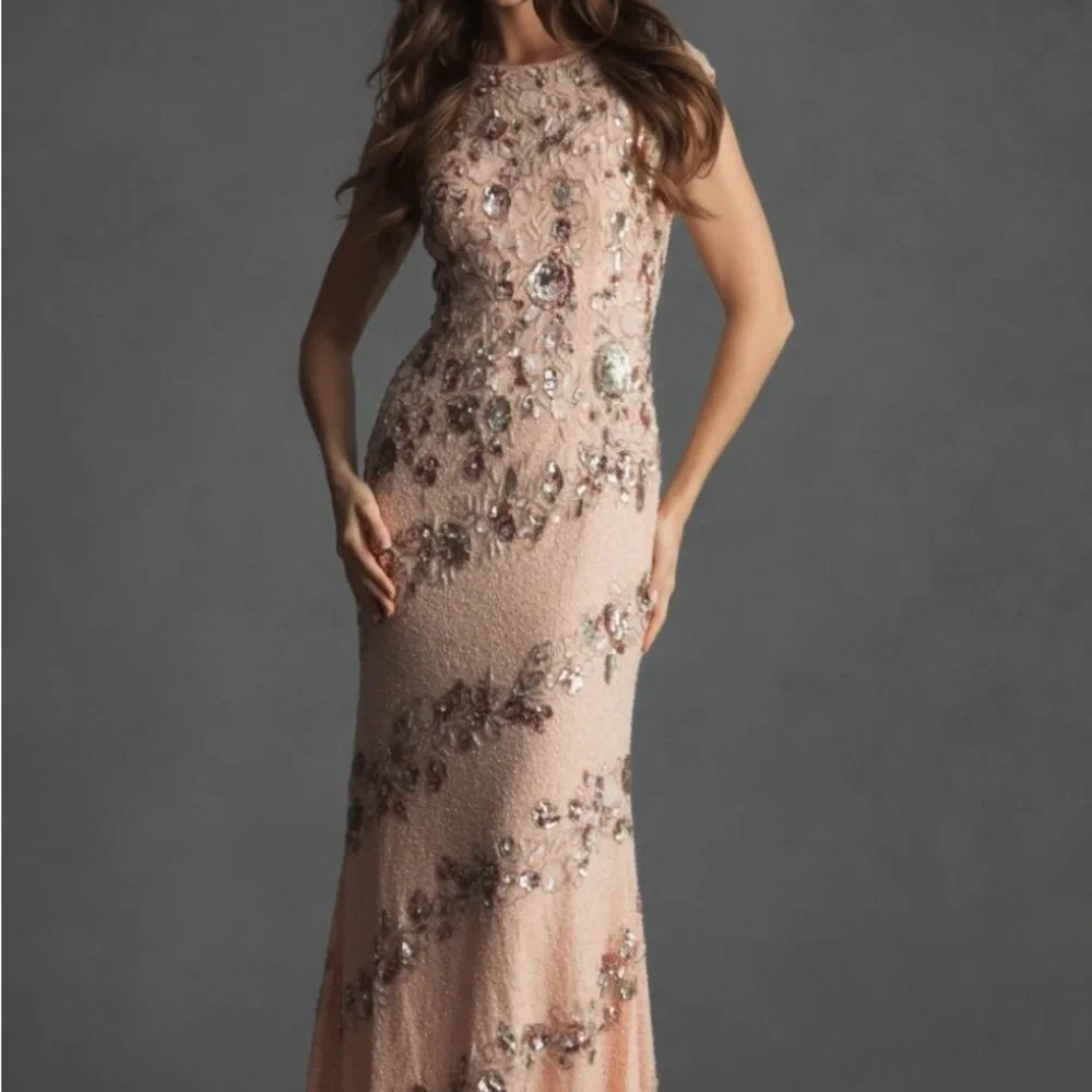 Mac Duggal Nude Silver Bateau Neck Cap Sleeve Floral Beaded Trumpet Gown Size 8